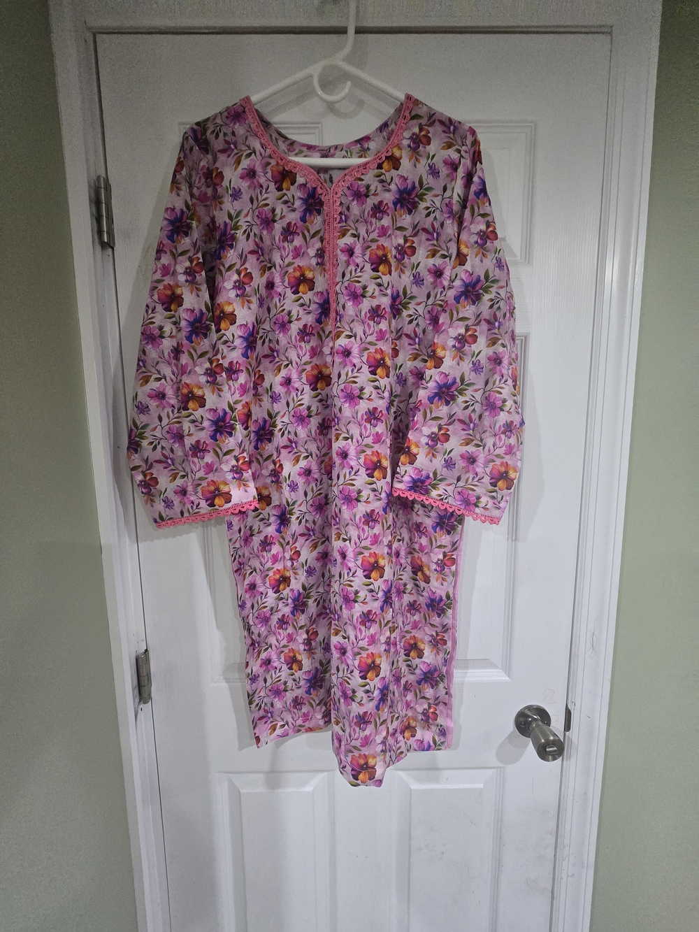 Pakistani 2 Pcs Suit Hand Made .